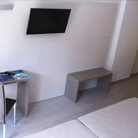 מלון Sunset - Adults Recommended - By Pierre & 3*