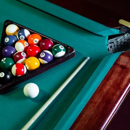 Sunset - Adults Recommended - By Pierre & מלון 3*