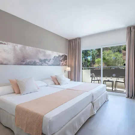 Sunset - Adults Recommended - By Pierre & מלון 3*