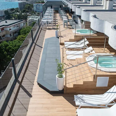 Sunset - Adults Recommended - By Pierre & מלון סאלו