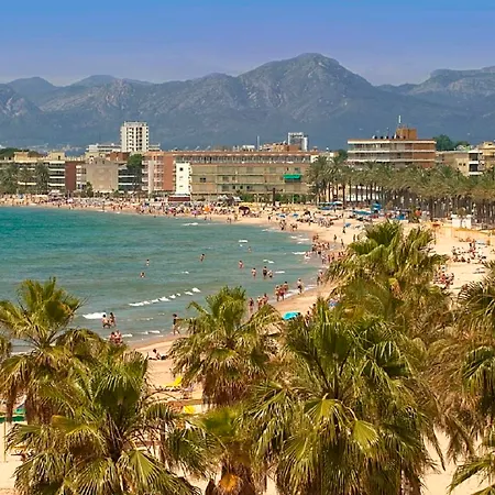 Sunset - Adults Recommended - By Pierre & מלון