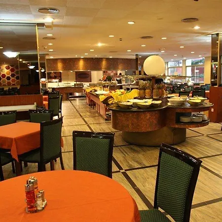 Sunset - Adults Recommended - By Pierre & מלון 3*