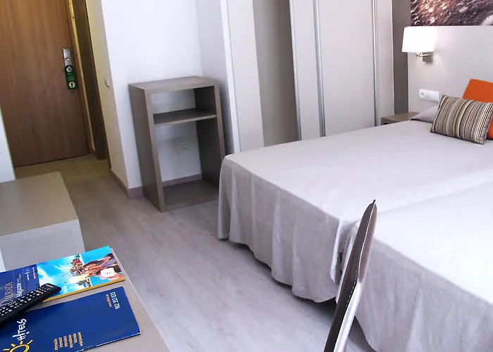 Hotel Sunset - Adults Recommended - By Pierre & 3*